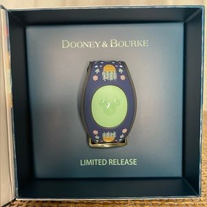 NWT Disney Parks Dooney & Bourke Emperor's New Groove Kuzco Magic Band